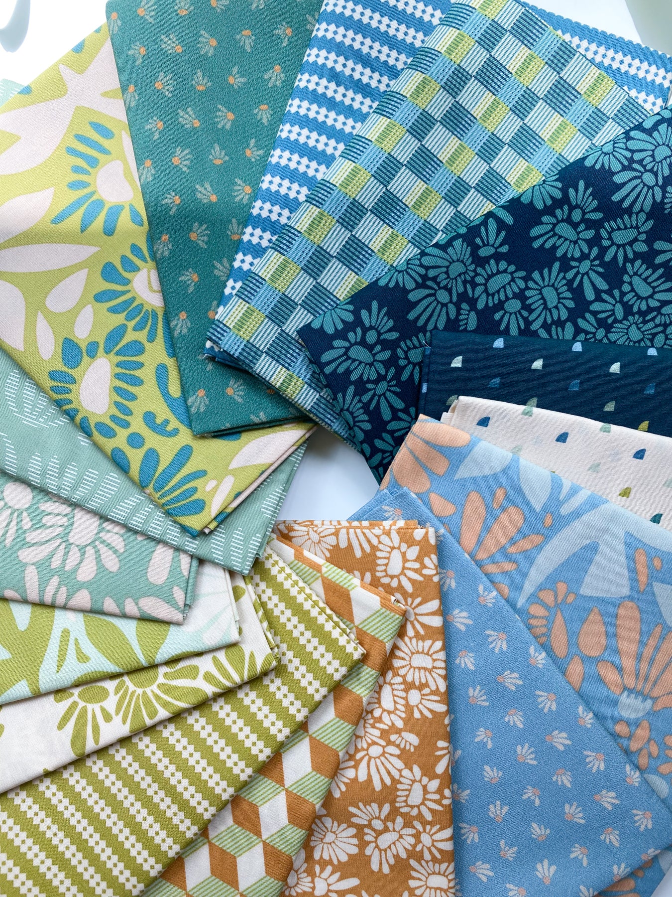 Evolve - 16 Piece Fat Quarter Bundle