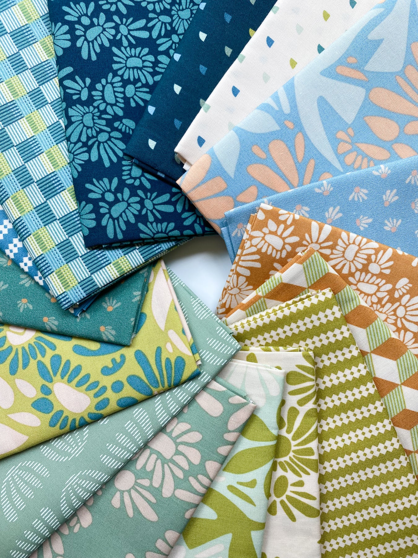Evolve - 16 Piece Fat Quarter Bundle
