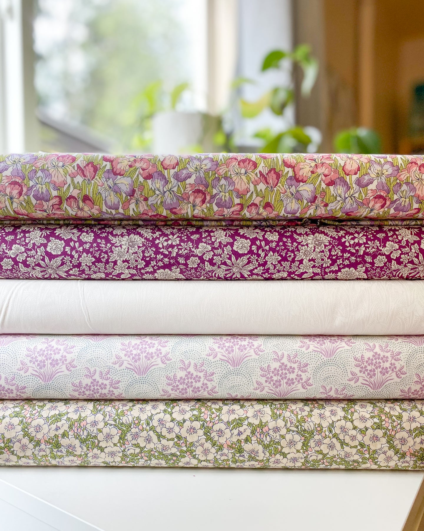 Liberty Fabrics - Lasenby Silhouette Snowdrop Belle White