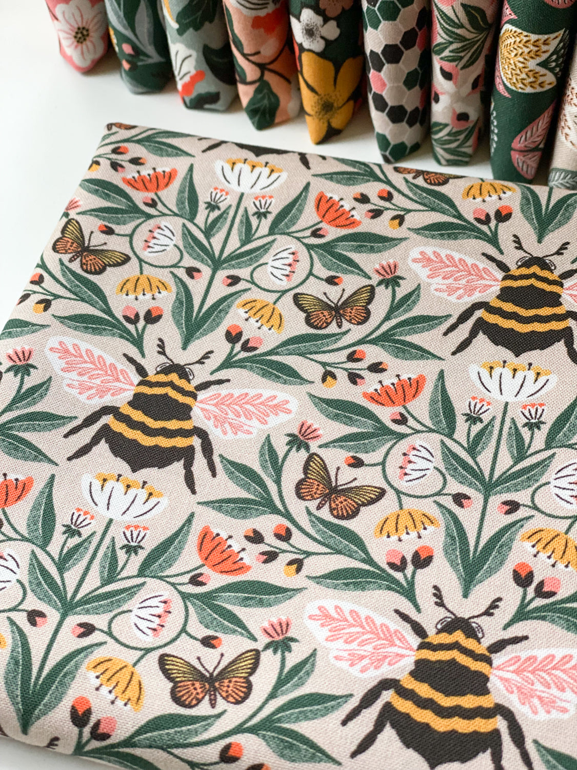 Honey Garden - Bee-utiful Tan